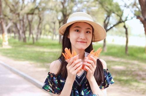 约会散步娱乐吃瓜酱,品味美食，共享悠闲时光